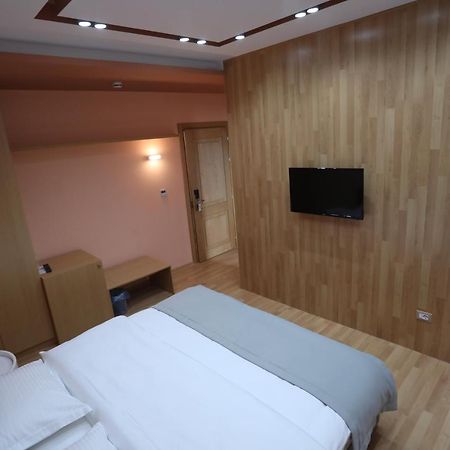 Elite Hotel Pogradec Kültér fotó