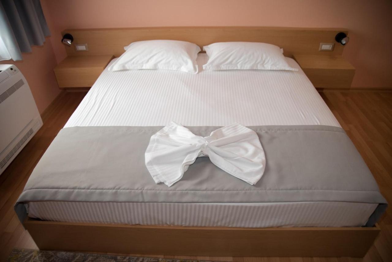 Elite Hotel Pogradec Szoba fotó