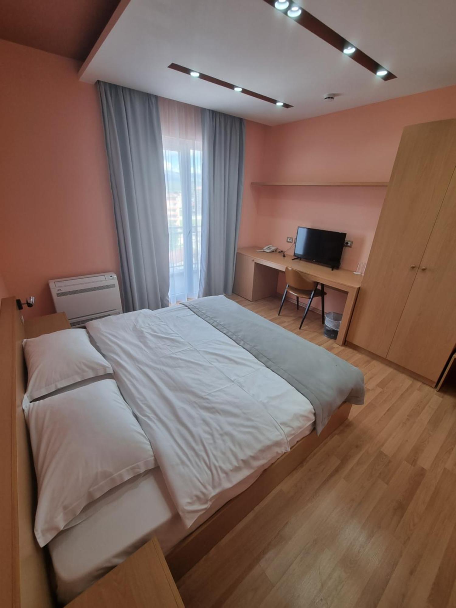 Elite Hotel Pogradec Szoba fotó