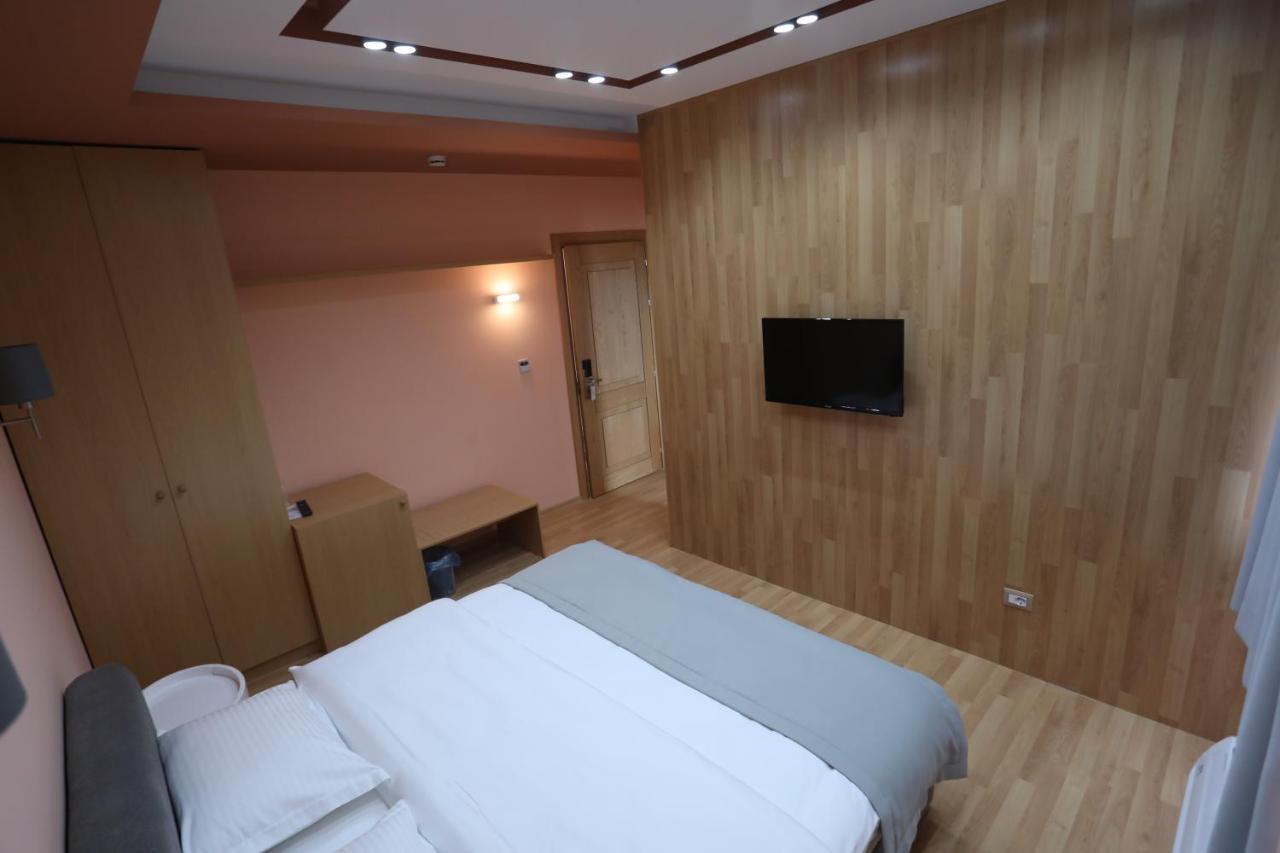 Elite Hotel Pogradec Kültér fotó