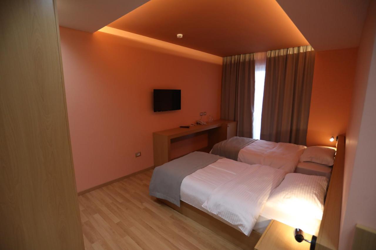 Elite Hotel Pogradec Kültér fotó