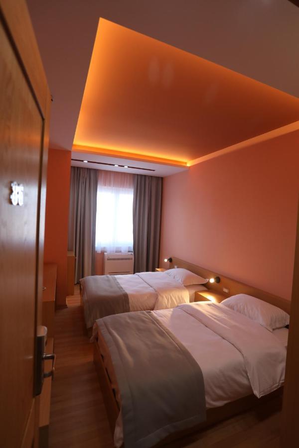 Elite Hotel Pogradec Kültér fotó